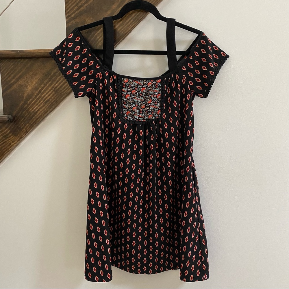 Xhiliration Off the Shoulder Shift Dress